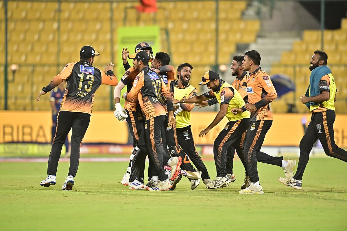 Maharaja T20 : Hubli Tigers players celebrate after their super over win over Bengaluru Blasters.